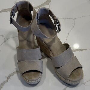 Universal Thread Tan/Gray Wedge Sandals